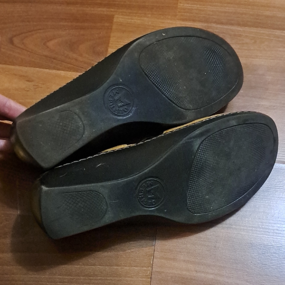 Mephisto Women's Mustard Yellow Leather Slingback Sandals - Picture 5 of 7